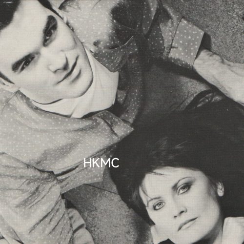 Morrissey /Sandie Shaw - 1984年，女歌手Sandie Shaw 與The Smiths 重唱樂隊的一曲Hand In Glove，Rough Trade唱片公司印製了一批Morrissey 與Sandie Shaw 合照的官方宣傳用的明信片，保存至今 全新 絕版。